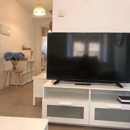 Comodo, Independiente Y Coqueto סנטנדר